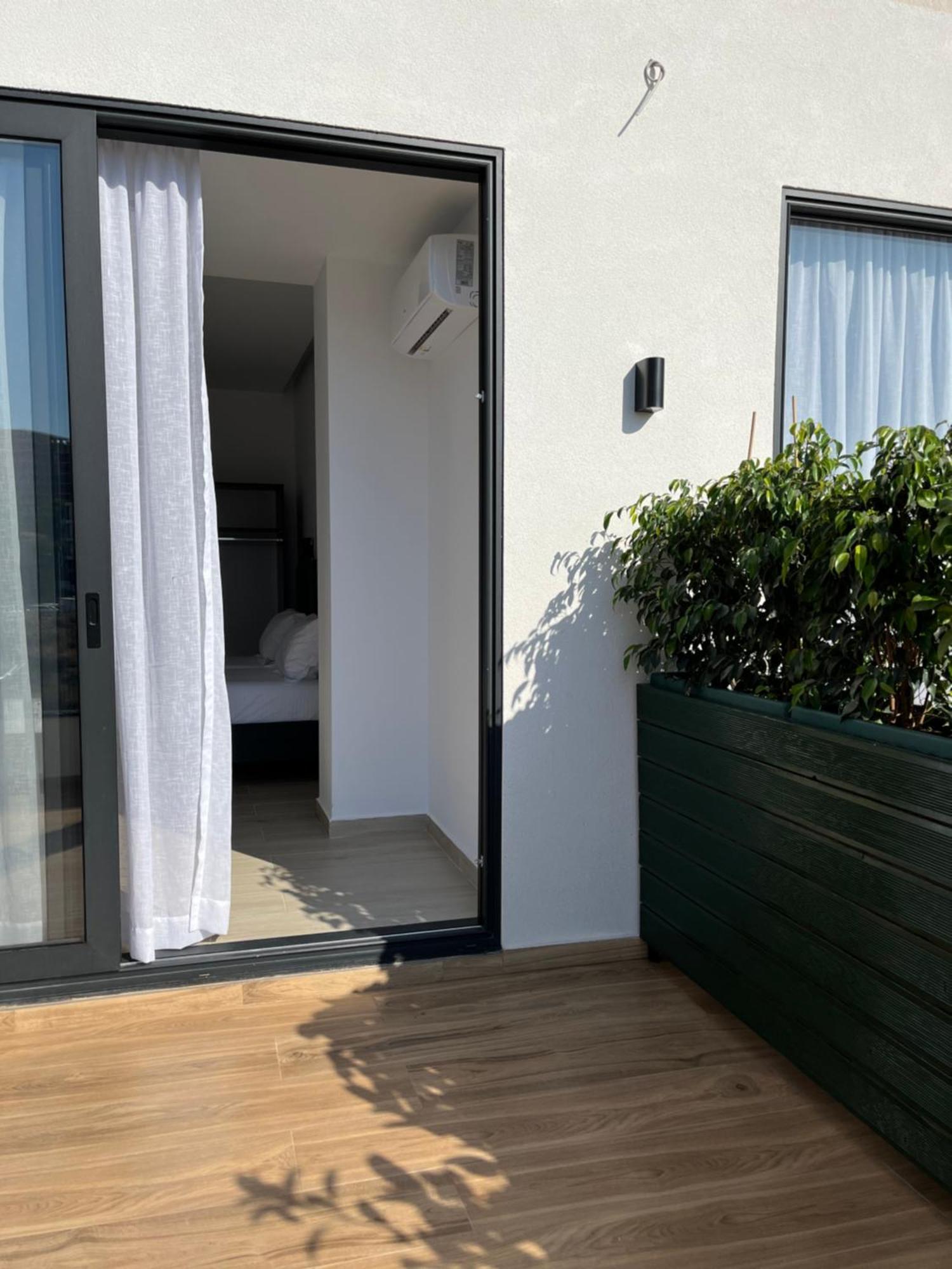 Del Mare Hotell Sarandë Exteriör bild