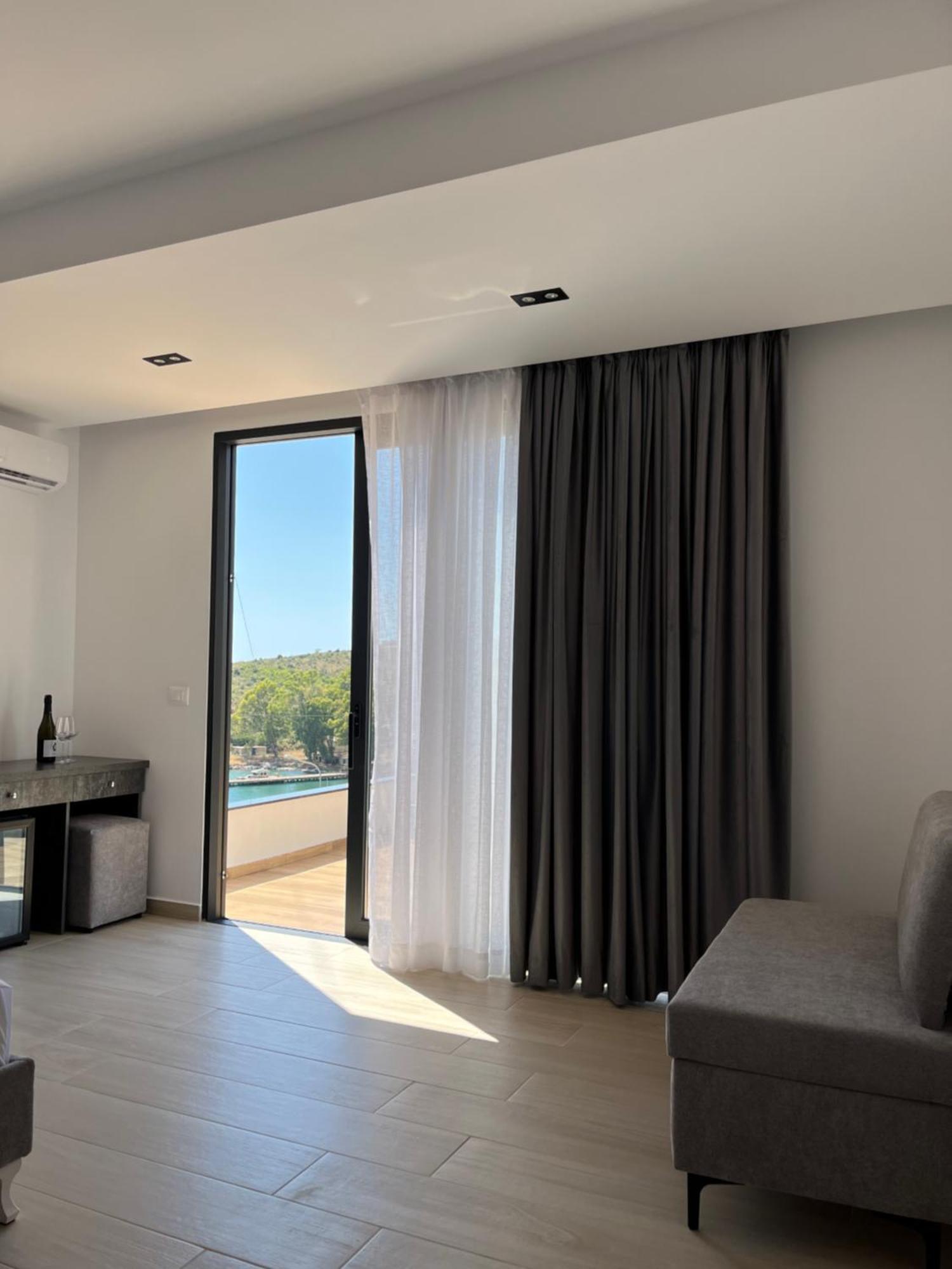 Del Mare Hotell Sarandë Exteriör bild