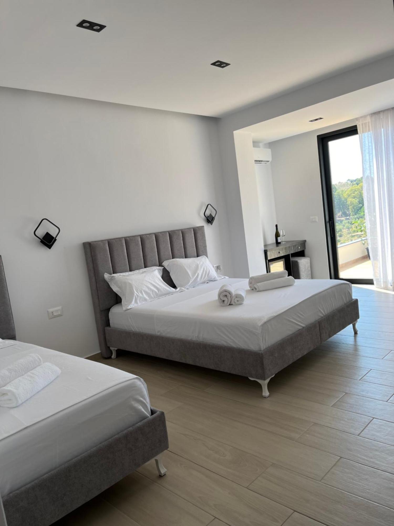 Del Mare Hotell Sarandë Exteriör bild