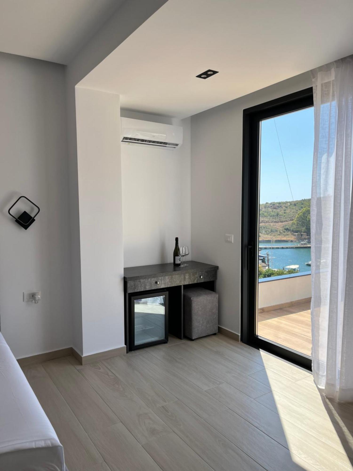 Del Mare Hotell Sarandë Exteriör bild