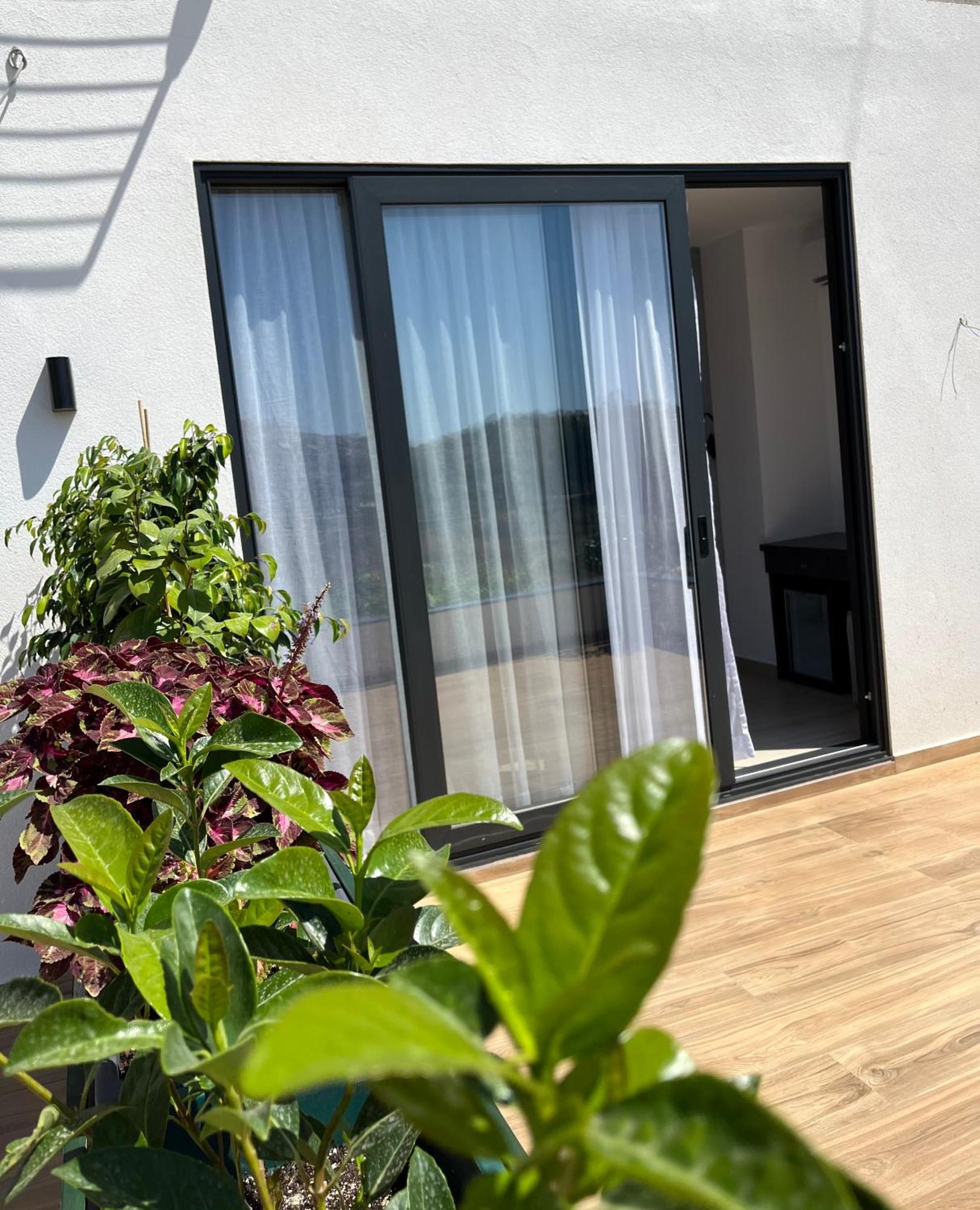 Del Mare Hotell Sarandë Exteriör bild