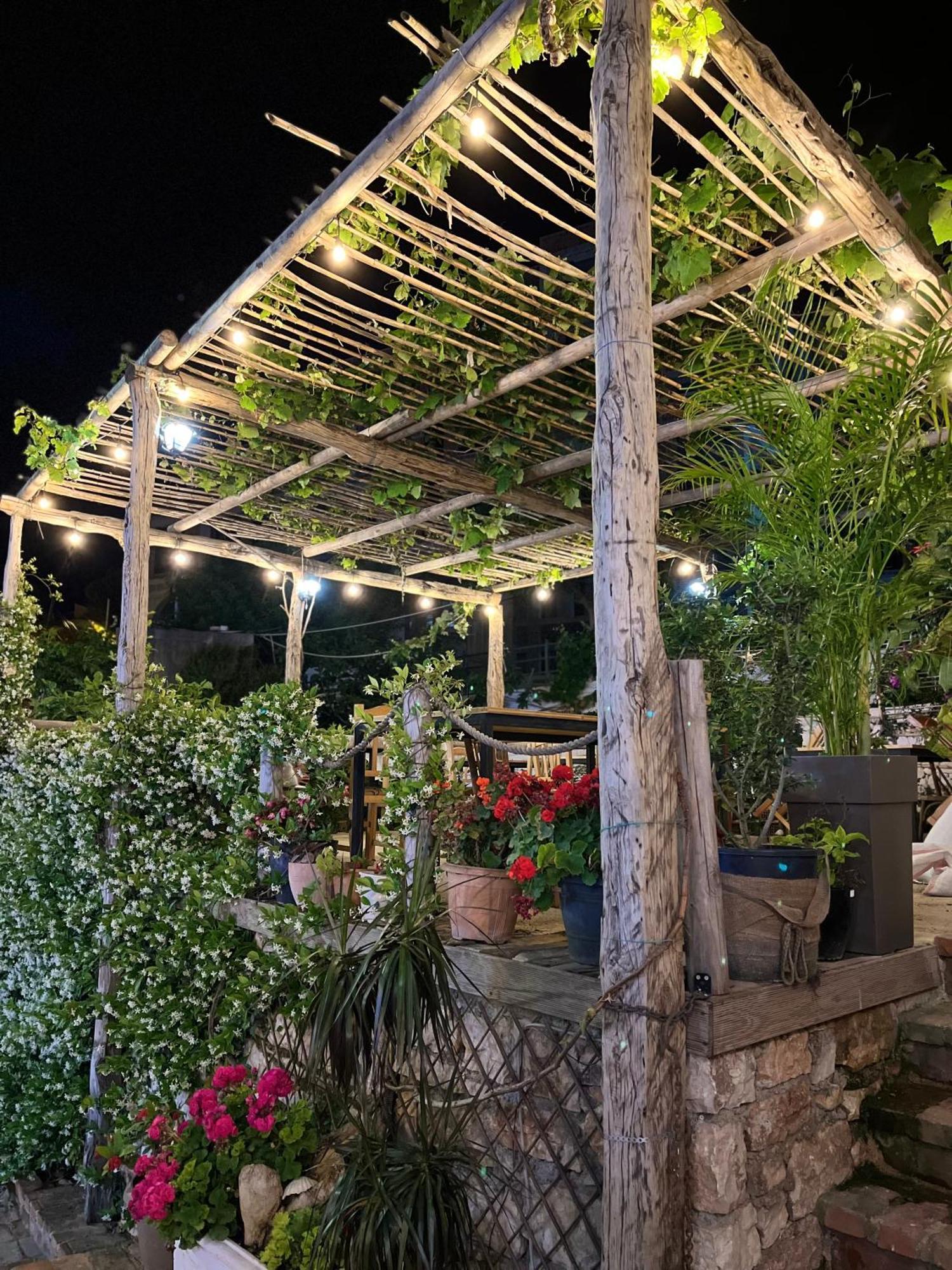 Del Mare Hotell Sarandë Exteriör bild